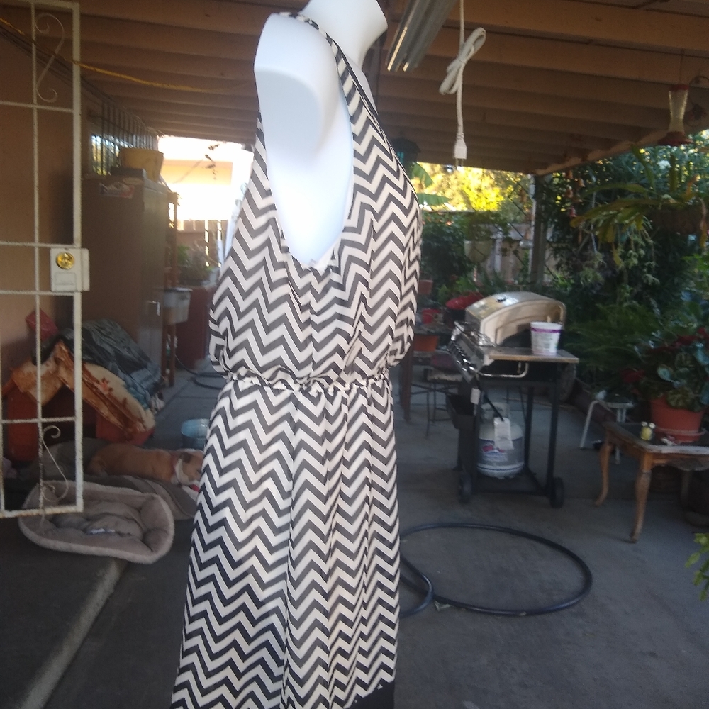 Dress - Picture 3 of 6